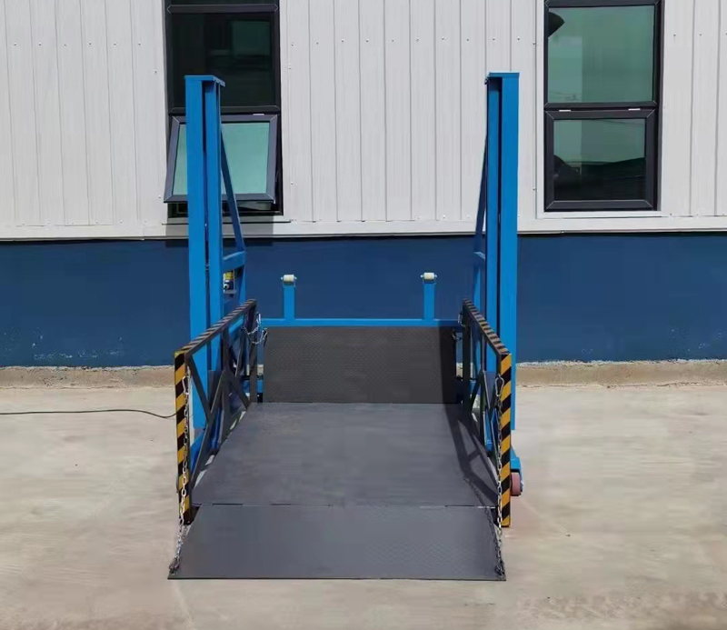 廣東2噸移動(dòng)裝卸平臺調試完成